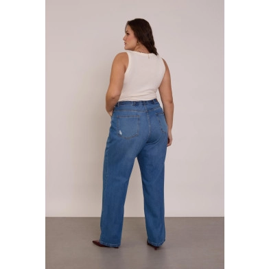 Jeans Básico Plus Size: Estilo e Elegância